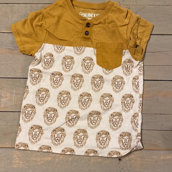 4T boy t-shirt bundle. 5 shirts. Old navy, garanimals. - Picture 3 of 6